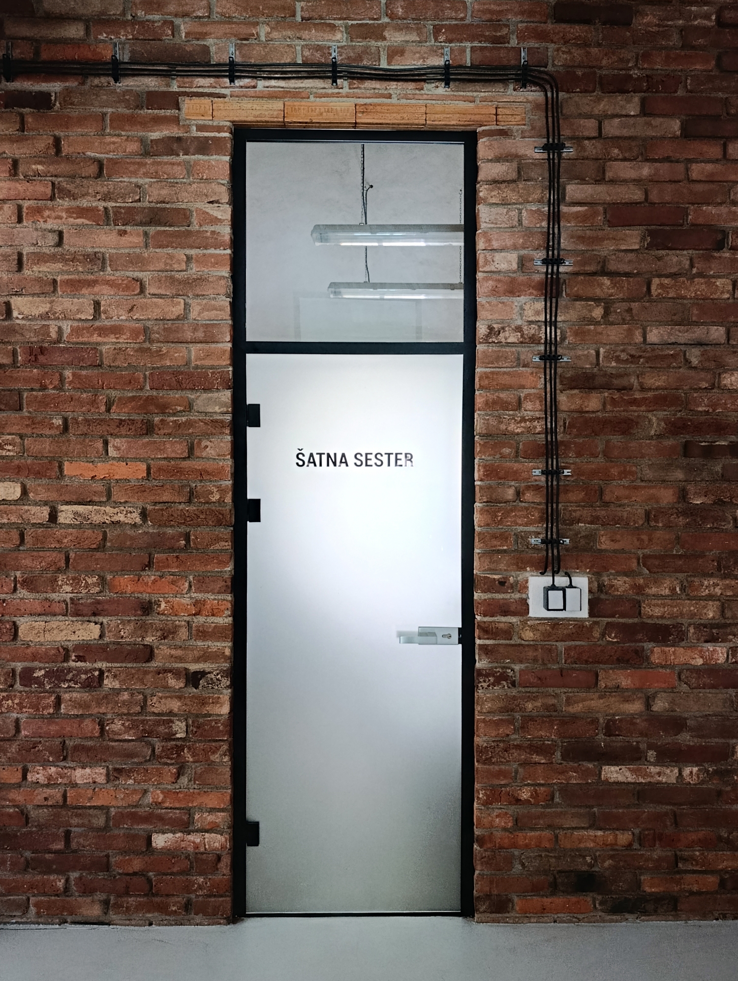 PAVILION C PL ČERVEN&Yacute; DVŮR